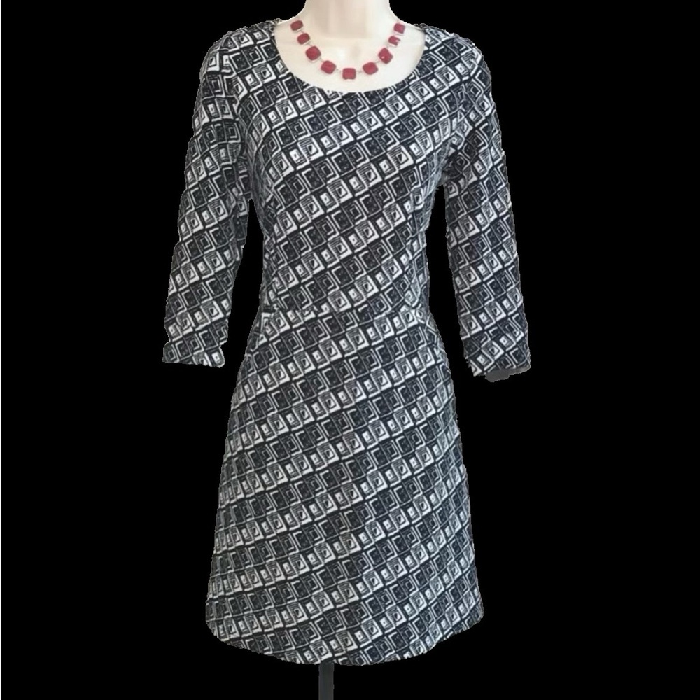 41 Hawthorn Monochrome Geometric Long Sleeve Dress